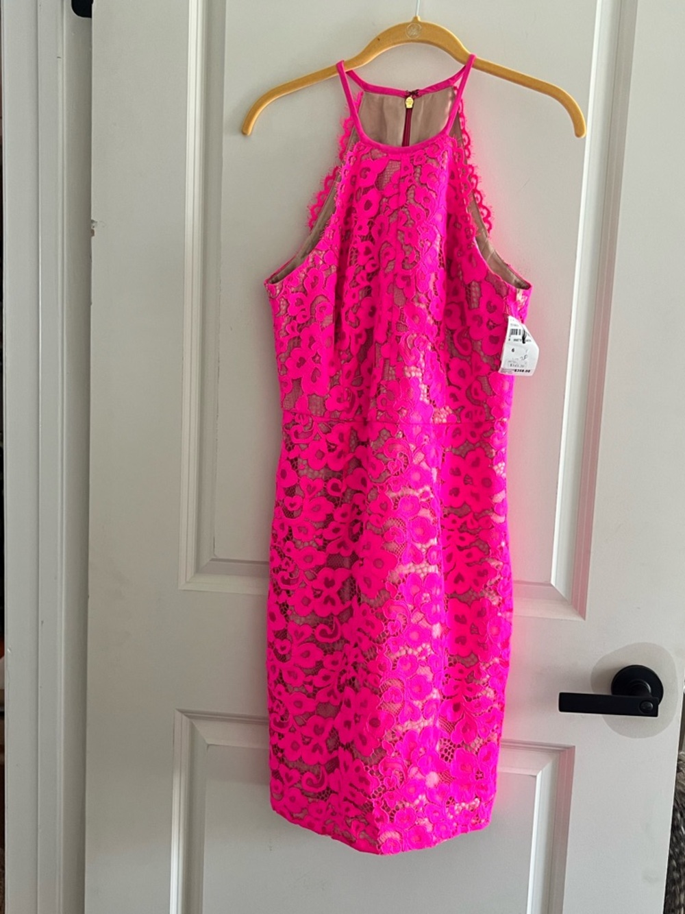 🩷 Trina Turk Fuchsia Lace Sheath Dress ✨ Sleeveless High Neck Racerback Size S - Picture 4 of 6